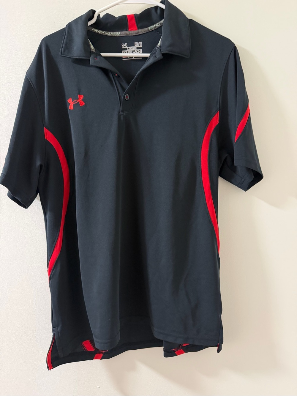 Under Armour Polo Shirt Mens M Black Red Excellent HeatGear Loose Fit Athletic